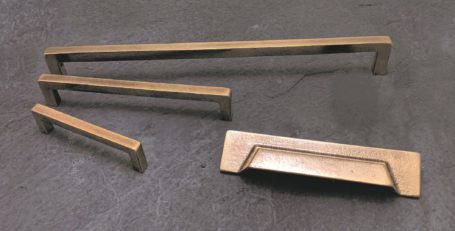 Giara- Quadra 457mm - 17mm Square Bar Handle-Natural Bronze