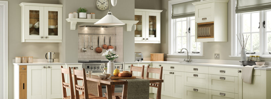 Kensington Ivory quadrant end moulding: 2450 x 50 x 70